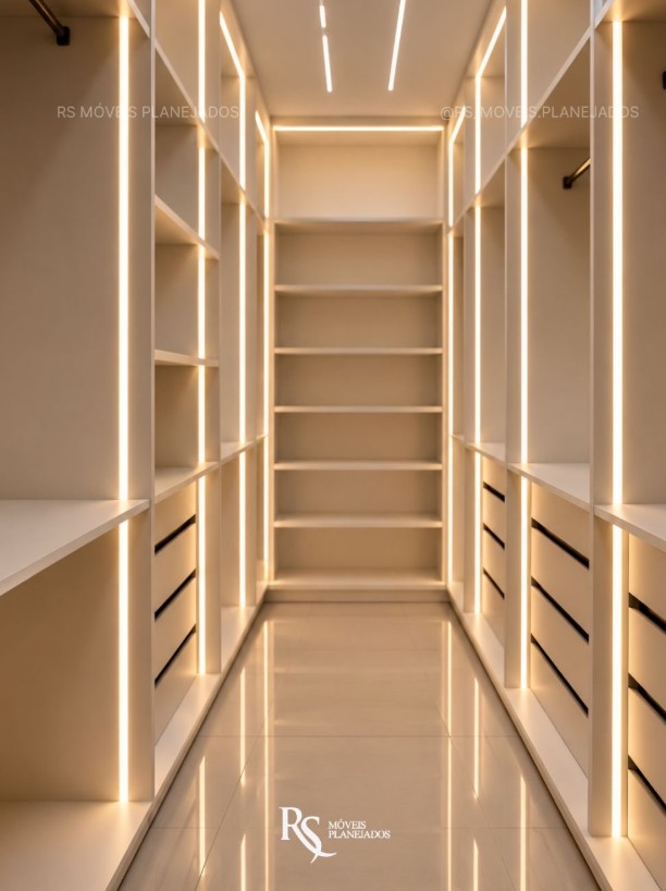 Projeto de closets em madeira sob medida
